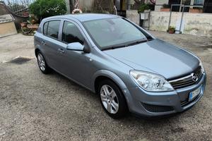 Opel Astra 1.6 GPL - perfetta per NEOPATENTATI