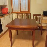 Tavolo quadrato apribile con 6 sedie