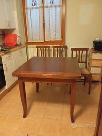 Tavolo quadrato apribile con 6 sedie