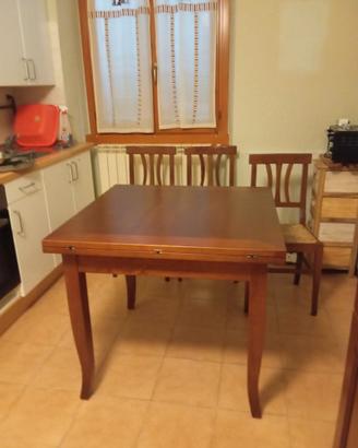 Tavolo quadrato apribile con 6 sedie