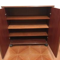 Mobiletto a due ante (Moderno)