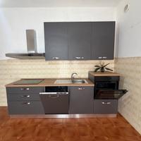 Cucina completa (lavastoviglie e elettrodomestici)
