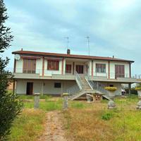 VILLA BIFAMIGLIARE con due appartamenti