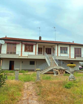 VILLA BIFAMIGLIARE con due appartamenti