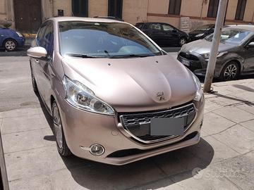 Peugeot 208 1.6 eHDi  S & S Allure full optional.
