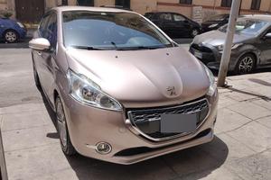 Peugeot 208 1.6 eHDi  S & S Allure full optional.