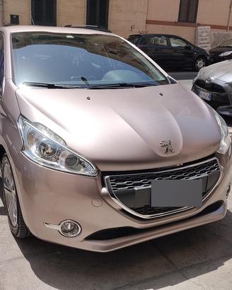 Peugeot 208 1.6 eHDi  S & S Allure full optional.