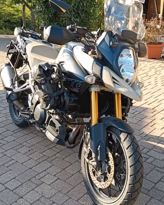 Suzuki v Strom 1000DL
