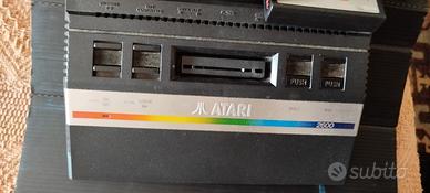 Atari 2600 con scatola e joistick originali. 