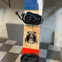 Snowboard Black hole con attacchi