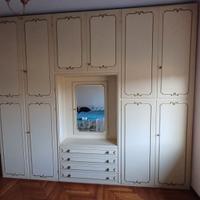 Armadio in legno antico