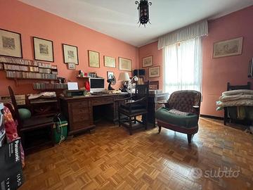 Centralissimo ampia metratura con garage