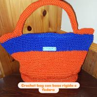 borsa artigiale realizzata a mano con filati