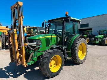 Trattore agricolo JOHN DEERE 5720 con muletto ante