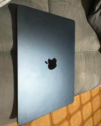 Macbook air m2 8 gb di ram e 256 gb di memoria