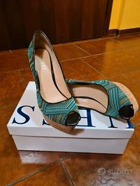 Décolleté in pelle Guess