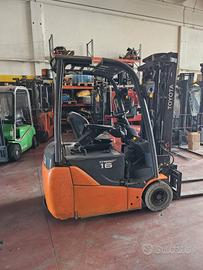 Carrello elevatore elettrico 1600 kg modello Toyot