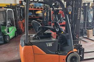 Carrello elevatore elettrico 1600 kg modello Toyot