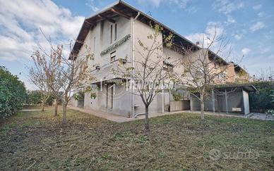 VILLA A SCHIERA DI TESTA CON GIARDINO E BOX!!!
