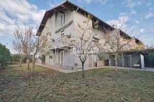 VILLA A SCHIERA DI TESTA CON GIARDINO E BOX!!!