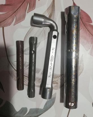 chiavi a tubo + 2 punzoni + avvitatore ricaricabil