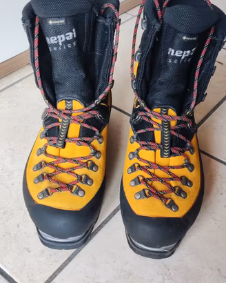 scarponi alpinismo La sportiva Nepal Cube GXT 