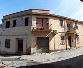 Scano di Montiferro casa indipendente con giardino