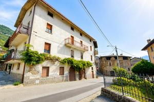 CASA SEMINDIPENDENTE A TRESIVIO