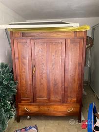 Armadio antico in legno massello