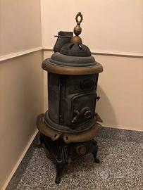 Stufa a legna d’epoca in ghisa