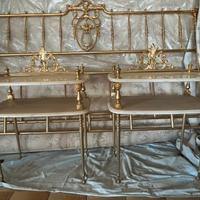 Letto antico in ferro battuto e foglia oro e comod