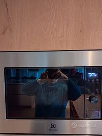 Microonde ad incasso 17 litri Electrolux