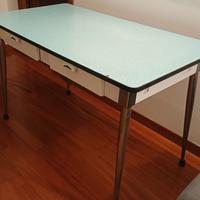 Tavolo in formica e sedie
