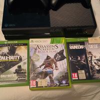 Xbox One con due pad e videogiochi bundle