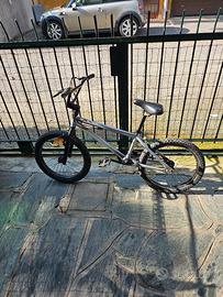 bicicletta bmx 