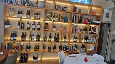 libreria in legno fatta  da falegname