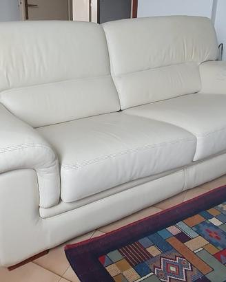 DIVANO IN PELLE