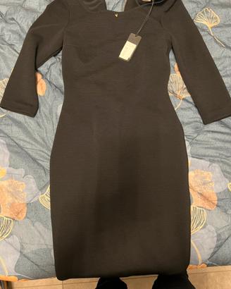 Vestito Guess longhette nero a mezzamanica