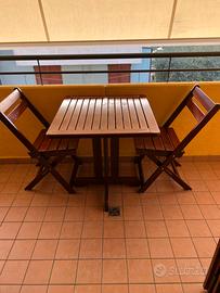 Tavolo è sedie da esterno