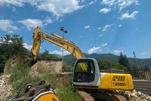Escavatore new holland e 215 b