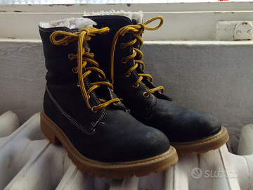 Scarponcini scamosciati blu con pelliccia n. 35