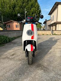 Scooter elettrico niu 125 ngt