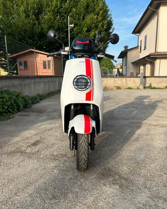 Scooter elettrico niu 125 ngt