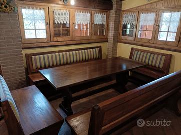 Tavolo e panche in legno da tavernetta