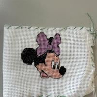 RICAMO PUNTO A CROCE MINNIE