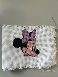 RICAMO PUNTO A CROCE MINNIE