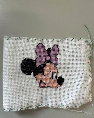 RICAMO PUNTO A CROCE MINNIE