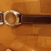 cassa in acciaio orologio con cinturino 
