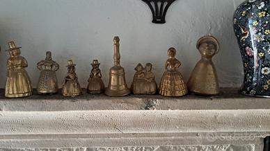 Collezione di campanelli vintage in ottone