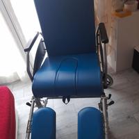 Sedia a rotelle comoda nuova per disabili